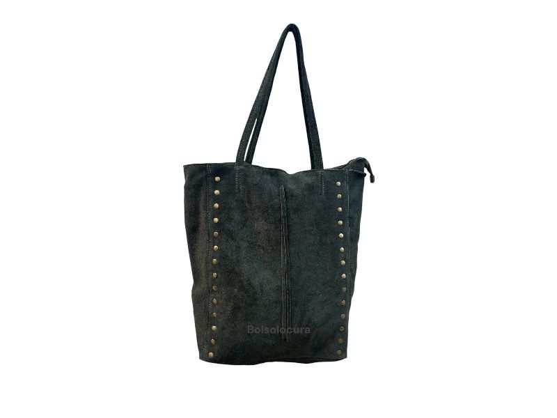 Un modelo de bolso shopper para la oficina o universidad de piel en color verde