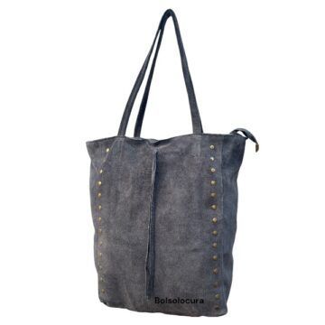 Un modelo de bolso shopper para la oficina o universidad de piel en color gris