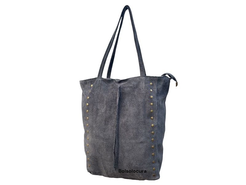 Un modelo de bolso shopper para la oficina o universidad de piel en color gris