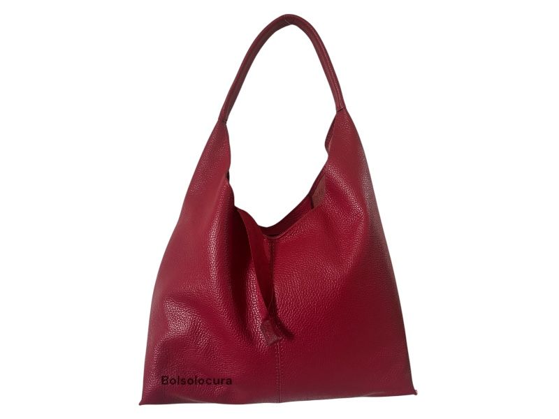 Un bolso hobo mediano de piel para mujer. De color guinda