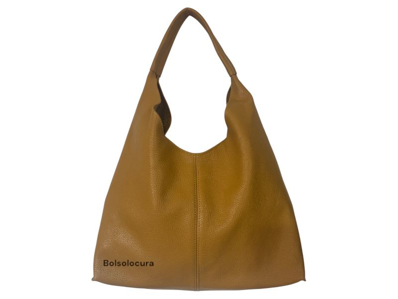 Un bolso hobo mediano de piel para mujer. De color mostaza