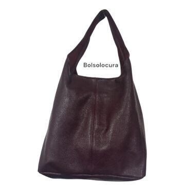 Un bolso de piel para mujer, hobo de piel. color burdeos.