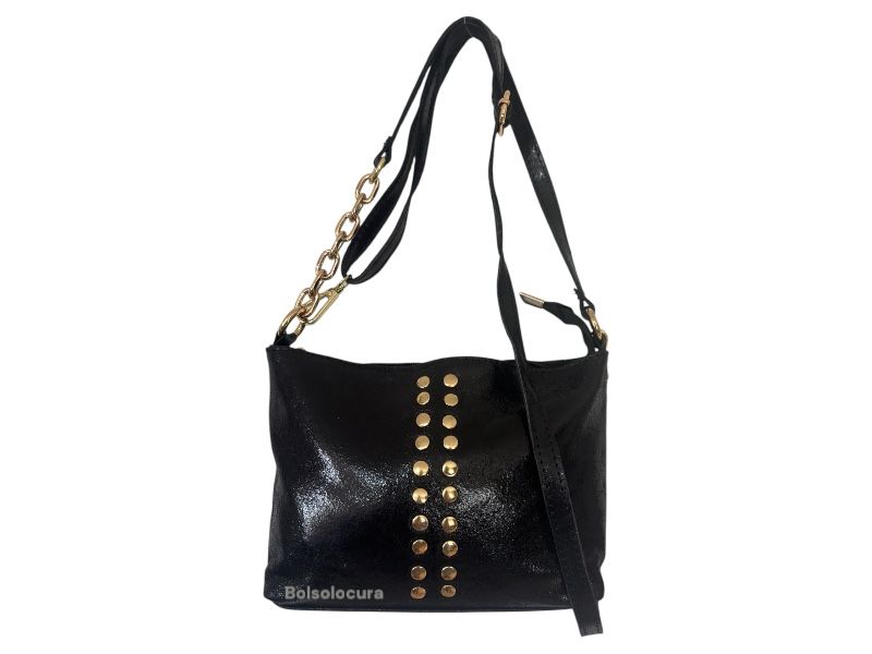 Bolsos y Bandoleras tachuelas Piel brillo. Asa con adorno cadena y dos bolsillos para el teléfono. De color negro azul
