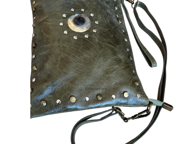 Bandolera y Cartera con tachuelas de Piel envejecida de tamaño grande y de color verde